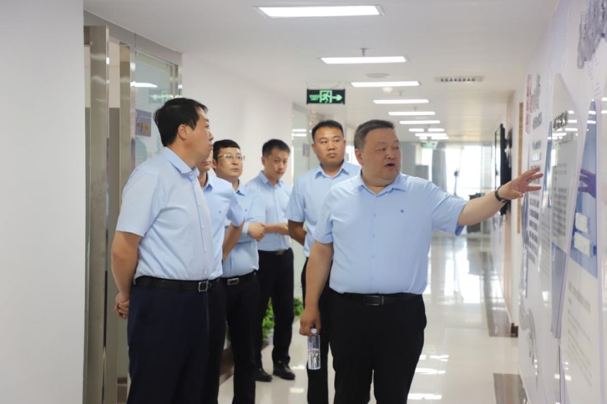 乌兰察布市集宁区区委副书记、、、区长康海瑞到zoty·中欧投资集团调研