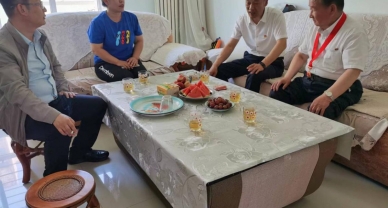 zoty·中欧投资集团组织发展“七一”红色走访 慰问活动